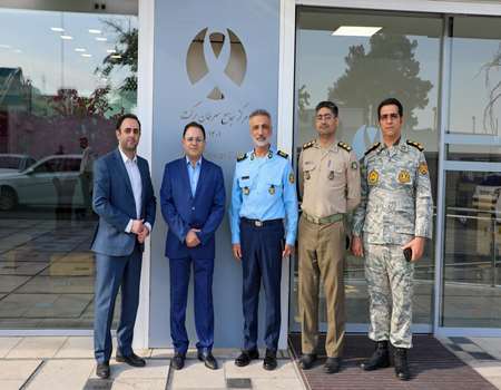 امیر سرتیپ دوم پزشک، امیر نظامی‌اصل، معاون بهداشت، امداد و درمان آجا و هیئت همراه از بیمارستان فوق تخصصی سرطان برکت بازدید کردند.